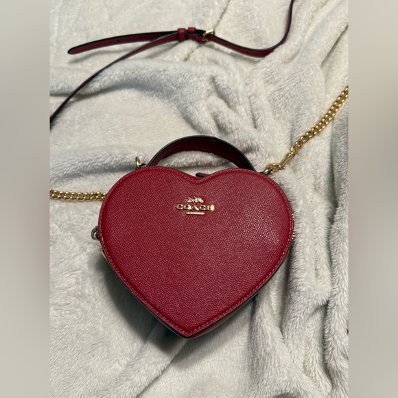 Coach heart Crossbody - Picture 2 of 7